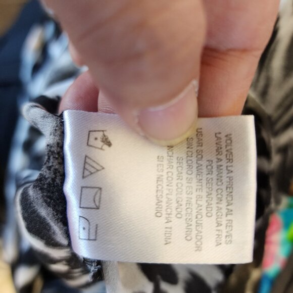 Rampage Animal Print Blouse Women M Double Wrap Top Tab Sleeve Classic Chic - Picture 9 of 16